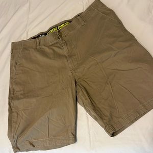 Men’s khaki shorts Lee Comfort fit size 40 great condition
